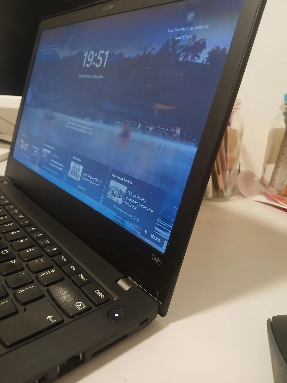 Apple macbook pro 13 ano 2019 i5 8gb 256ssd, pequeno detalhe na