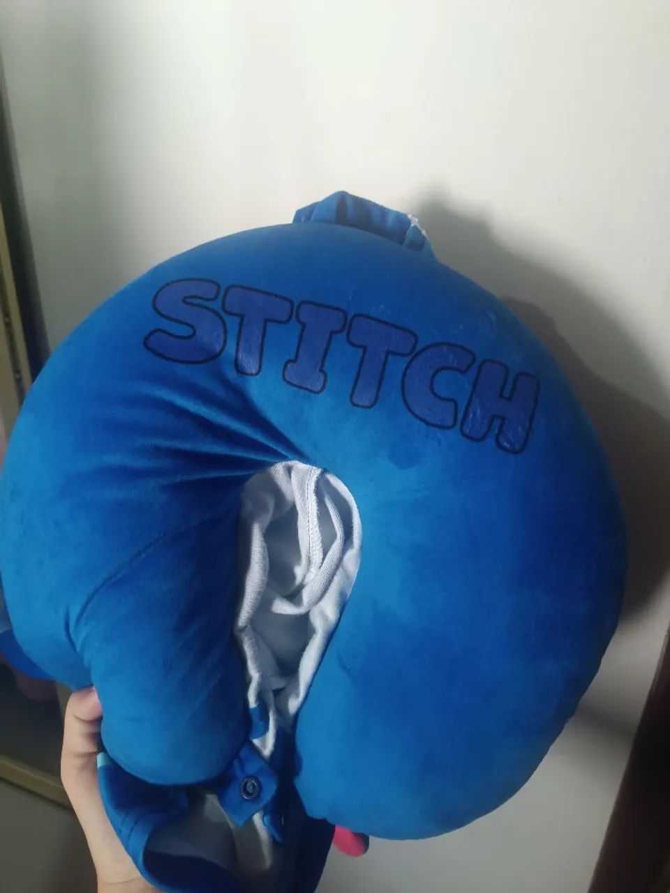Travesseiro de pescoço Stitch  - Foto 3