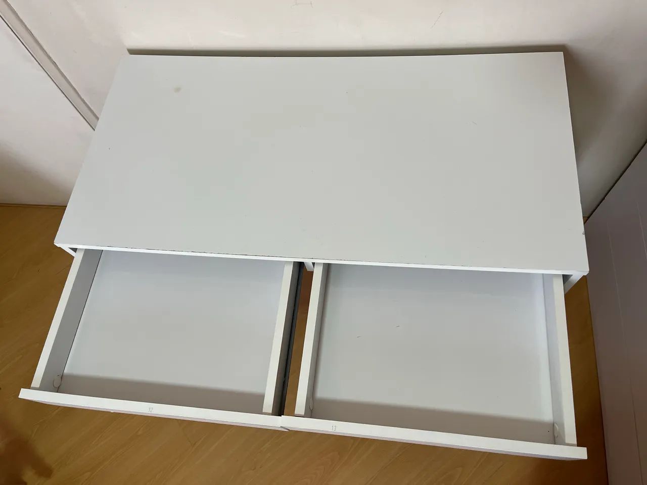 Escrivaninha branca com 2 gavetas - Foto 3