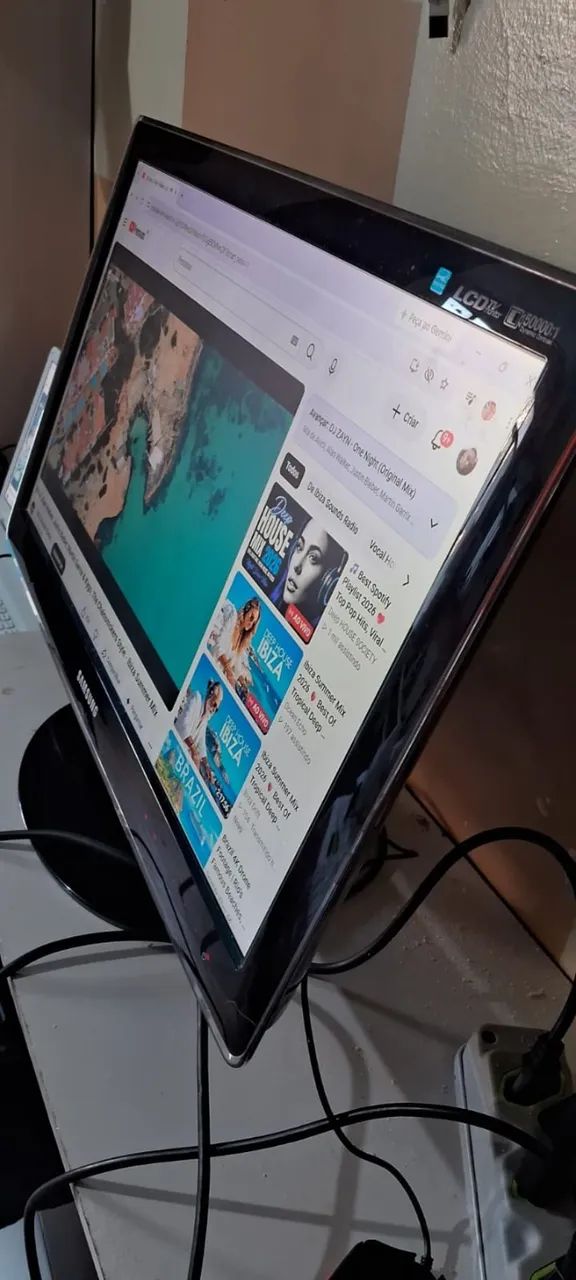 Monitor 24" com HDMI