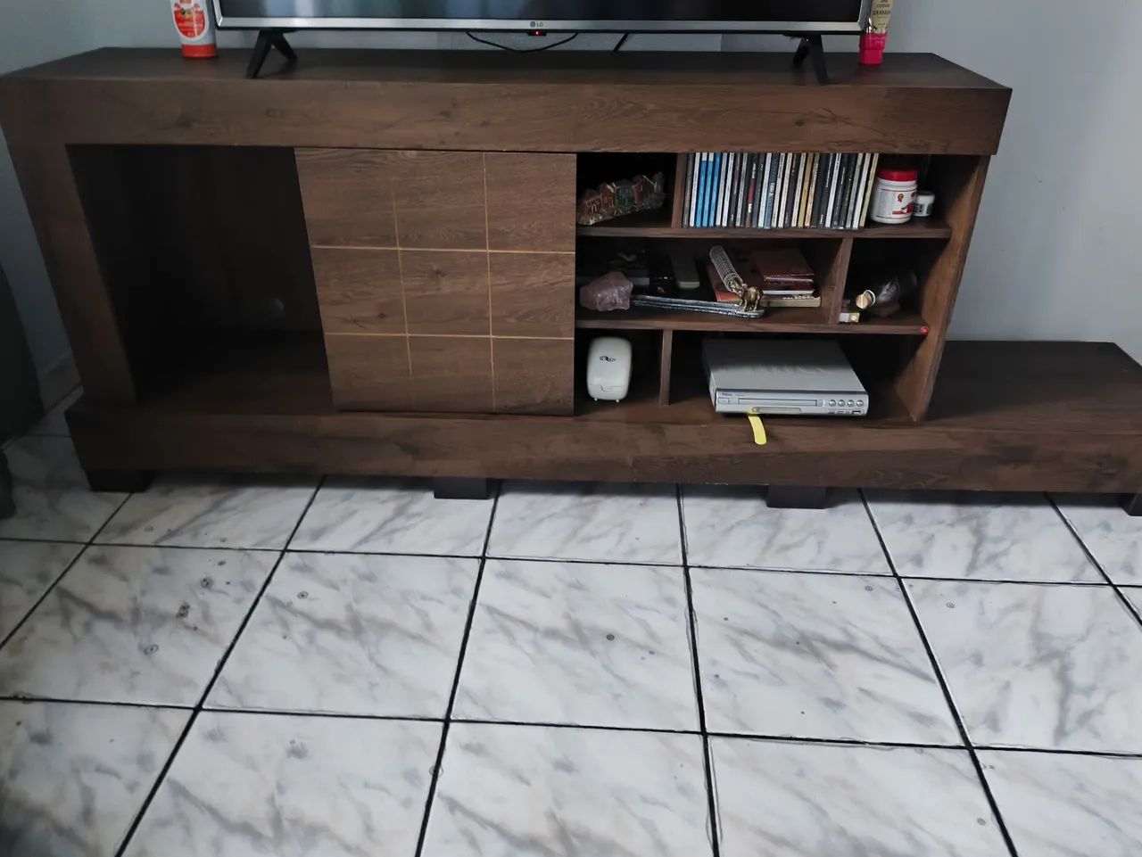 Rack para tv com porta e divisórias  - Foto 4