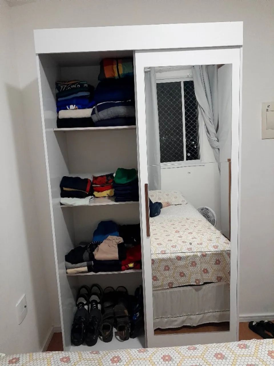 Guarda roupa solteiro com espelho  - Foto 2