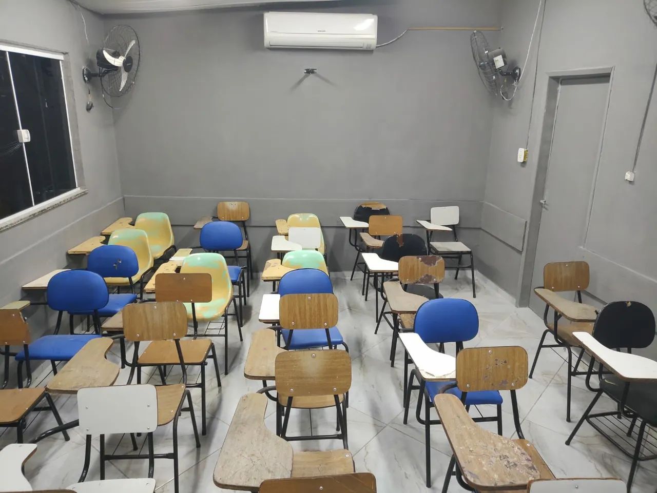 Vendo cadeiras escolares  - Foto 2
