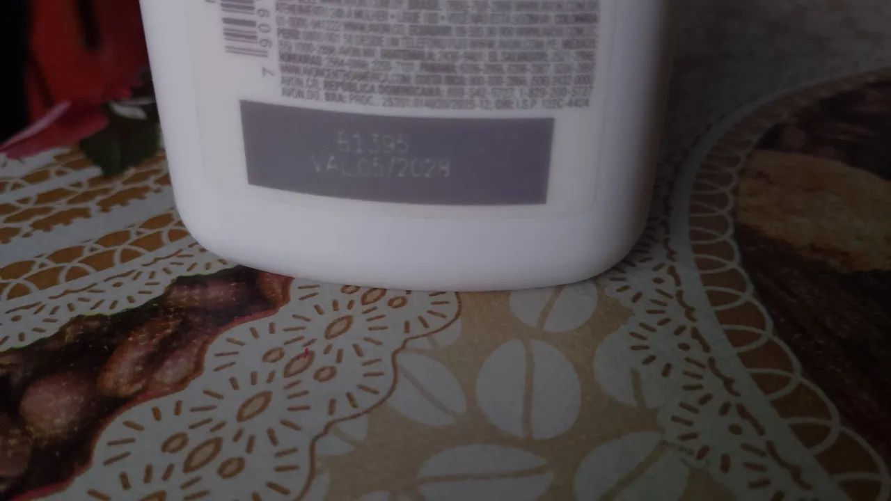 CREME CORPORAL COM VITAMINA C E CHÁ VERDE 200ml R$ 39,99 - Foto 2