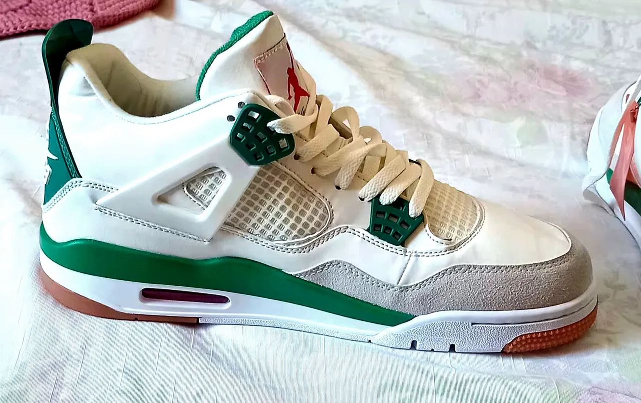 Nike SB x Air Jordan 4 