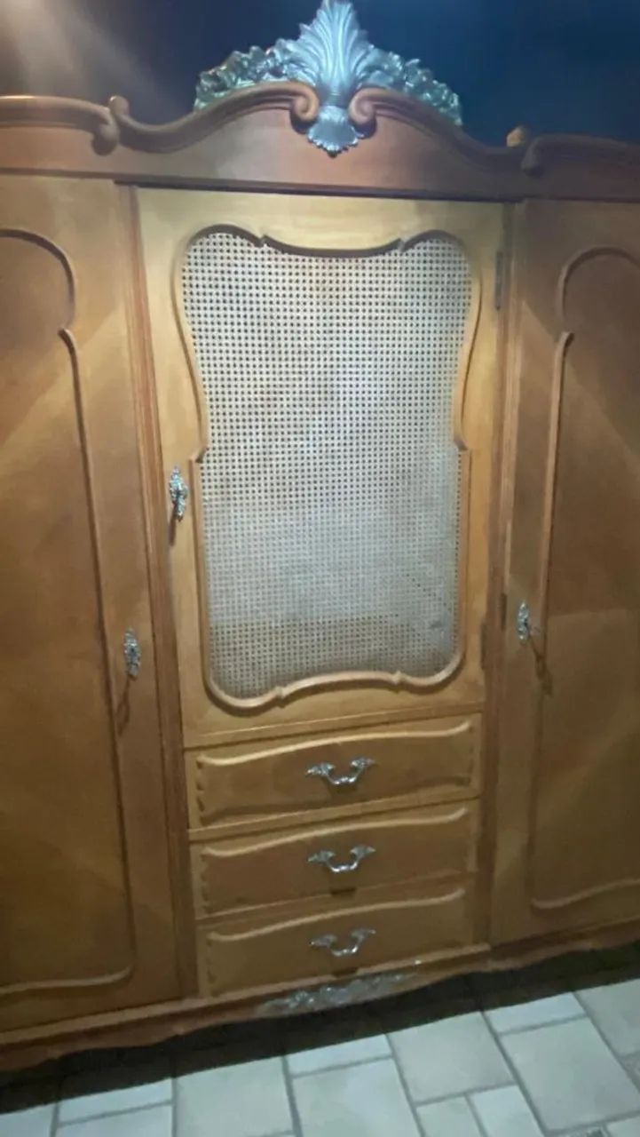GUARDA ROUPAS MADEIRA MACIÇA - ESTILO CHIPANDELLE - Foto 2