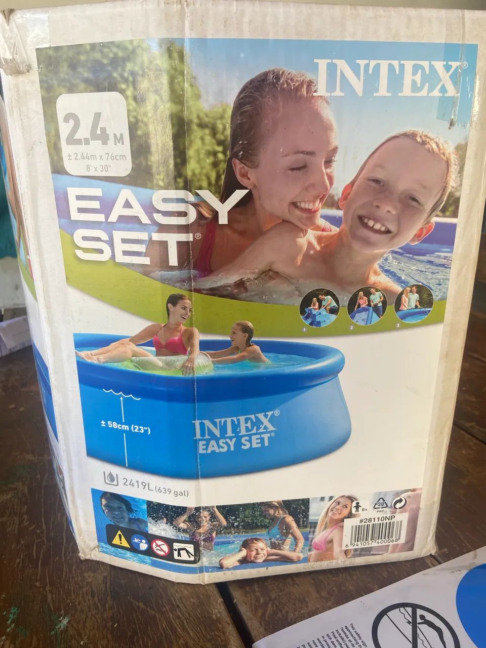 Piscina inflável Intex 2419 L com capa e clorador 