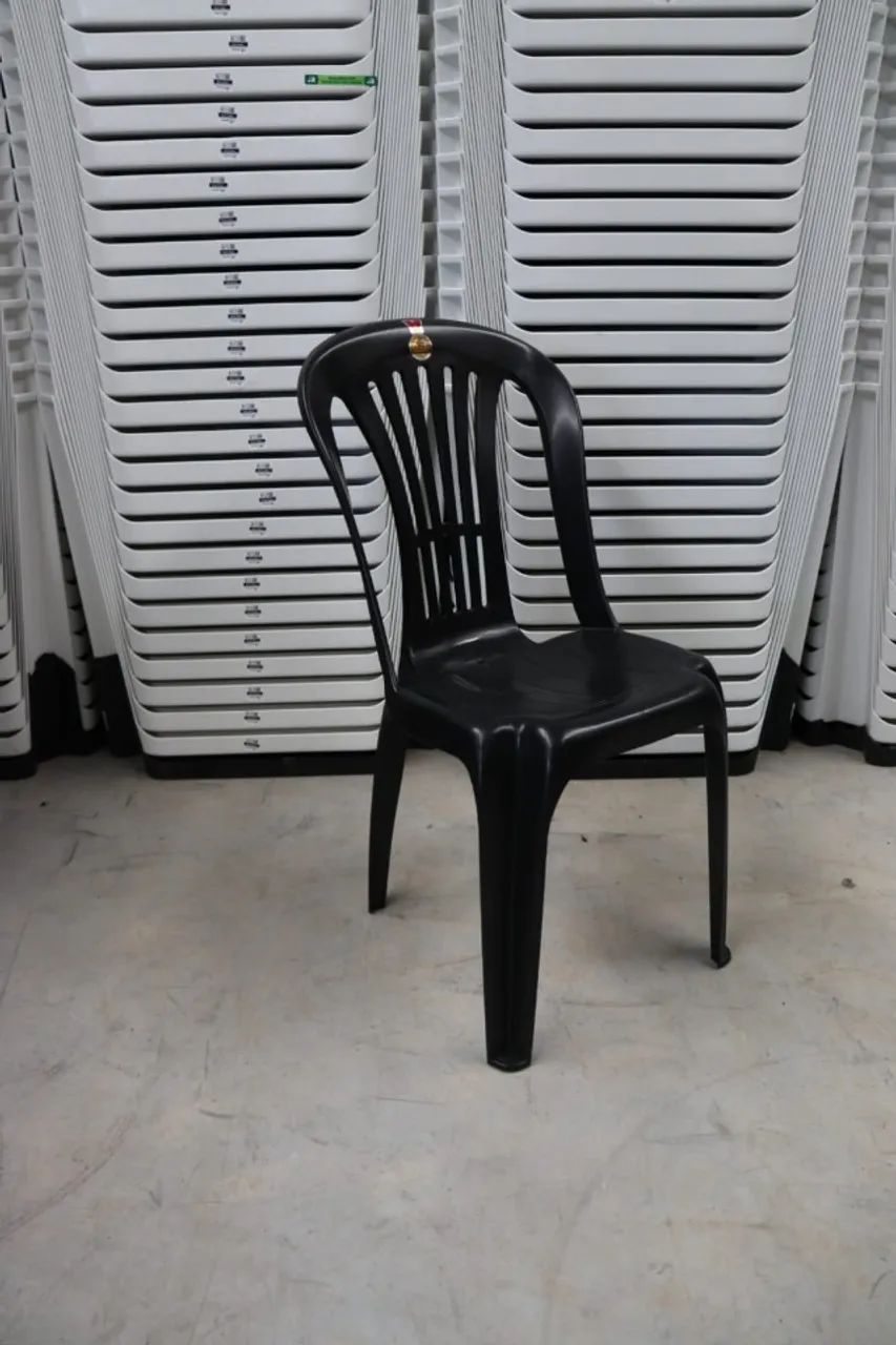 Promoção Cadeira de plástico preta 182kg - Foto 5