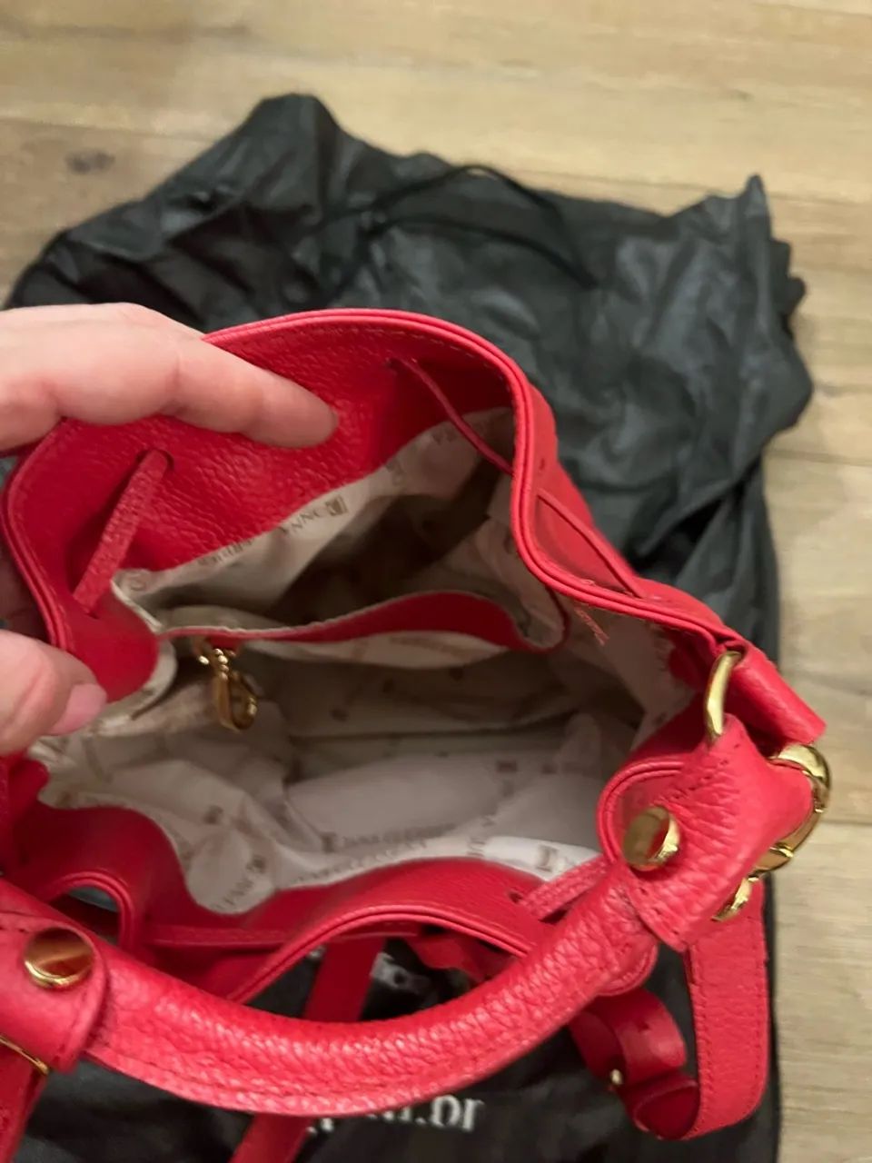 Bolsa Saco Vermelha Couro Legítimo Donna Guerriera - Nova - Foto 4