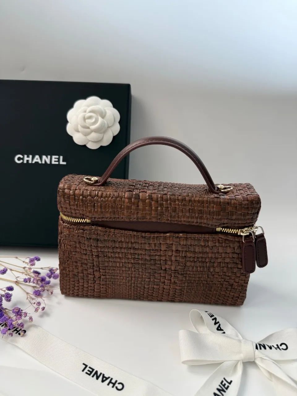 Bolsa Chanel Marrom Trançada com Alças - Foto 2