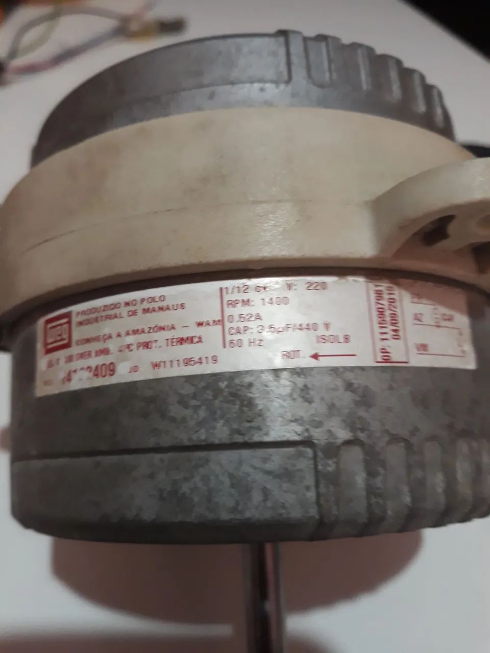 Vendo motor ventoinha da condensadora consul  18000 usado , e vem acompanhado da hélice  - Foto 2