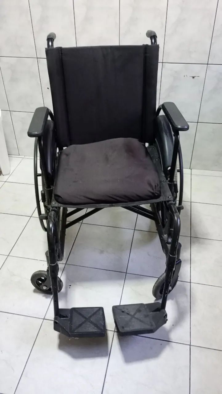 Cadeira de rodas em boas condições  - Foto 2