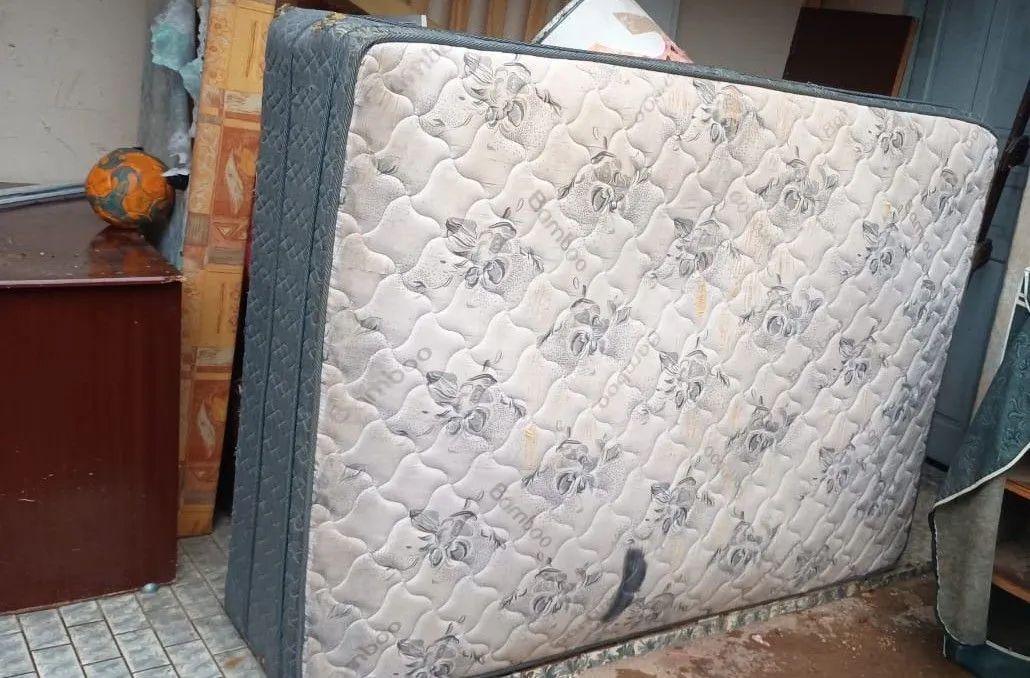 Cama box c colchao