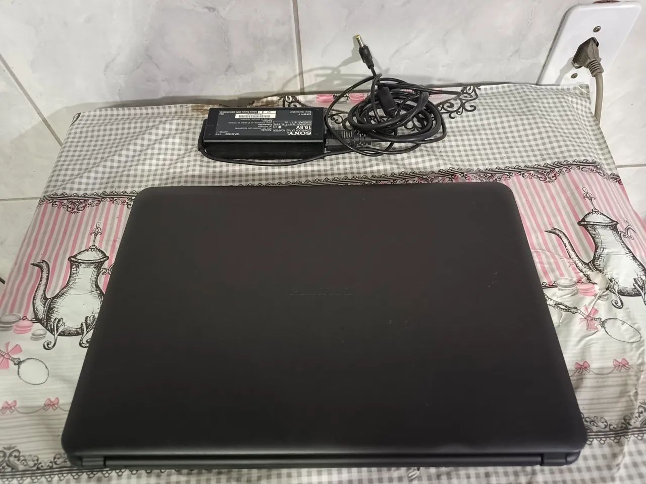 Notebook positivo com 4gb memória, teclado ok, HD 1 tera, carregador. - Foto 4