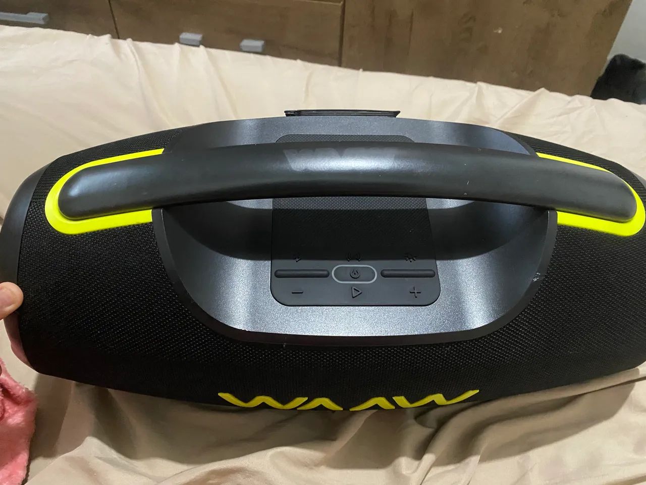 Vendo Caixa de som WAAW Alok semi nova