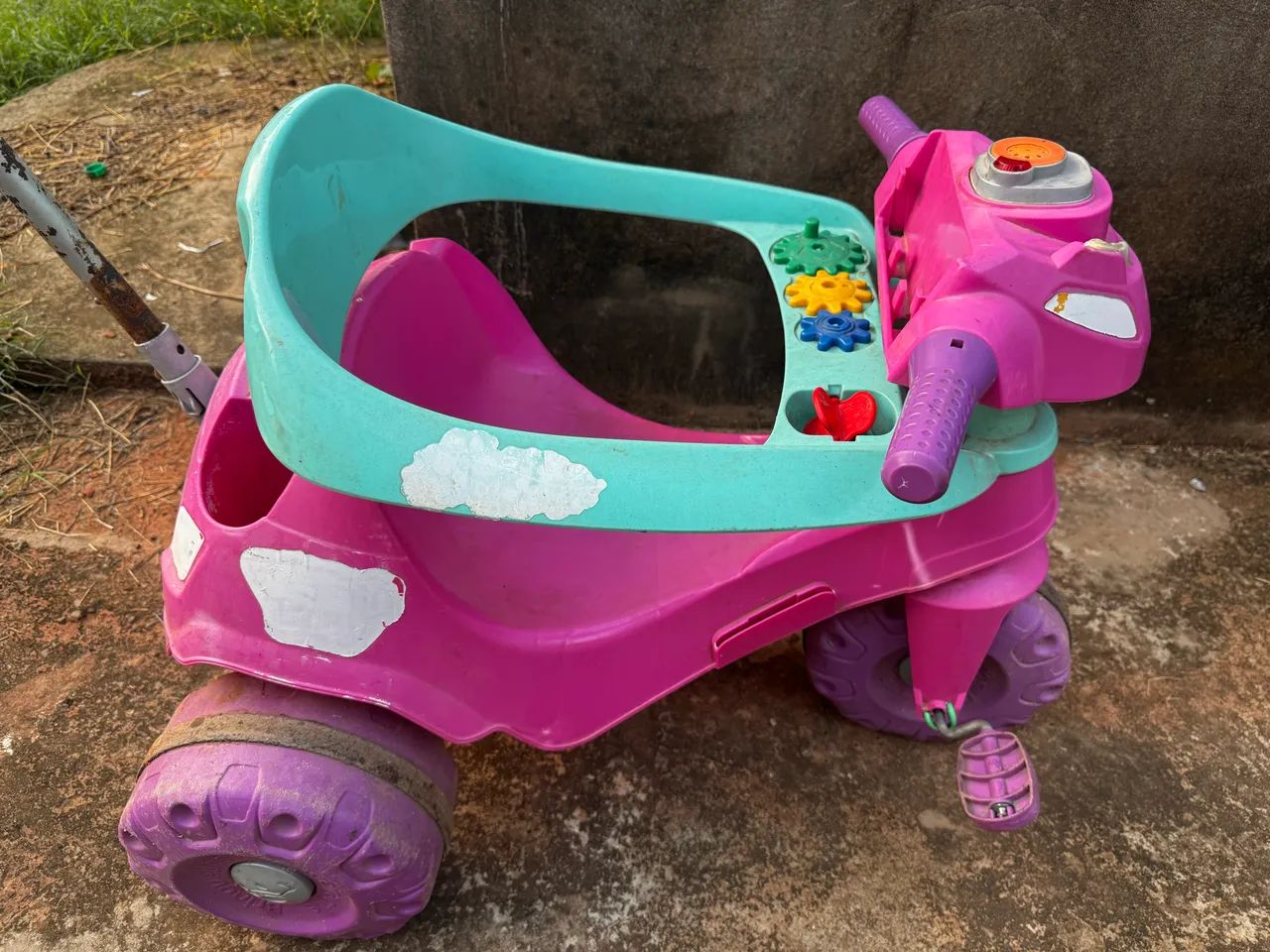 Carrinho com pequeno defeito 