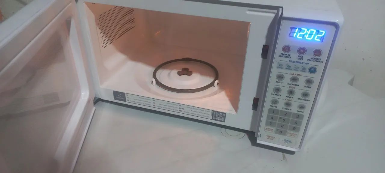 Microondas 220v semi novo