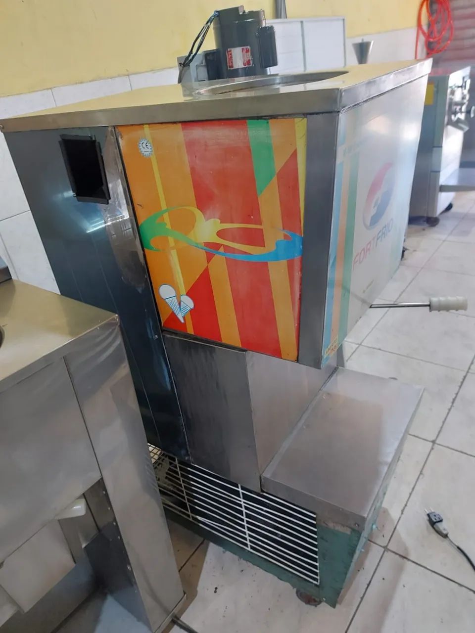 Máquina de sorvete FortFrio V16 praticamente zero - Foto 2