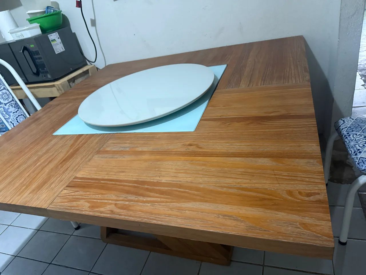 Mesa de jantar em madeira com giratório  - Foto 3
