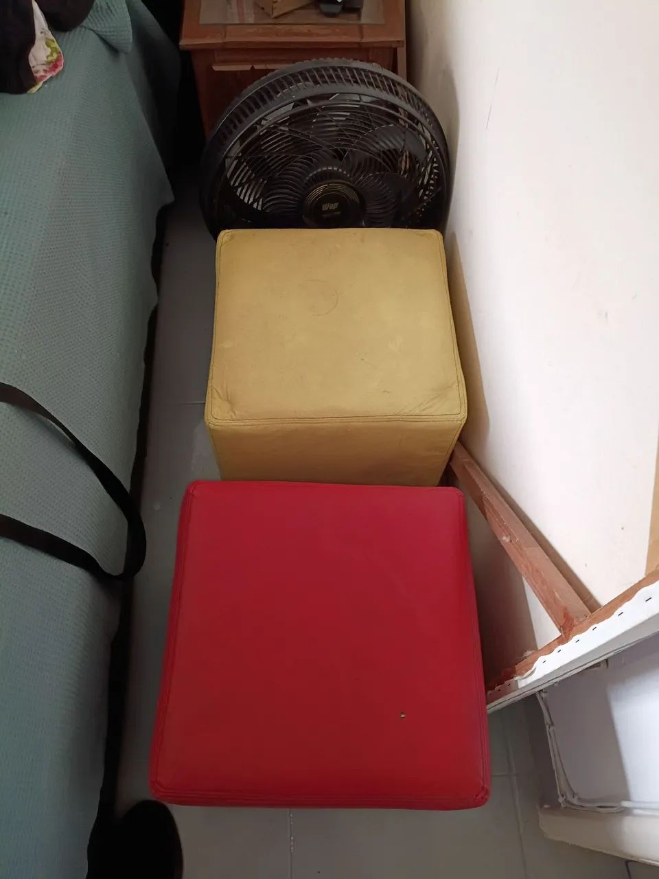  Dois Puff Tok Stok Amarelo e Vermelho