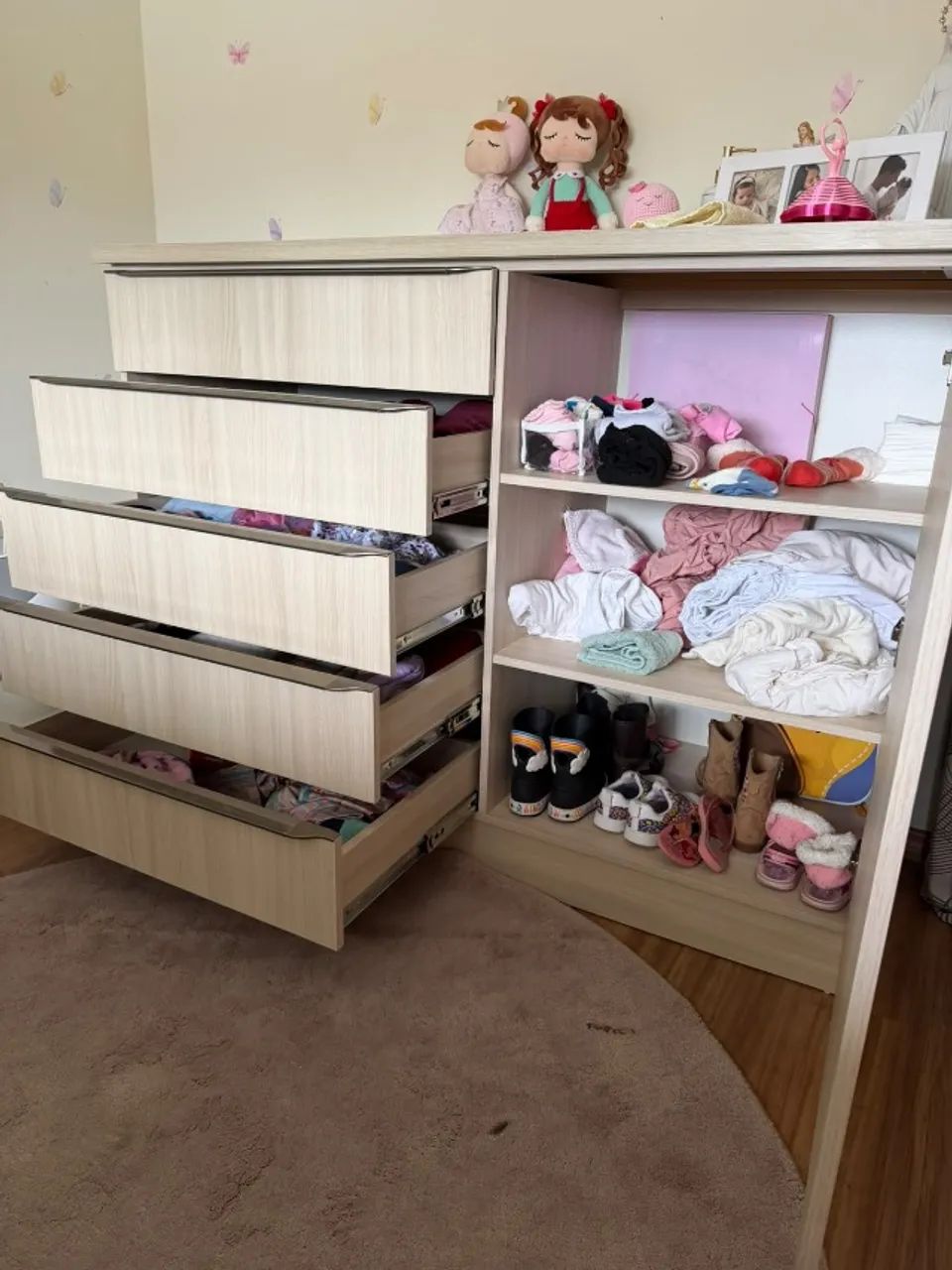 Cômoda com 5 gavetas e espaço amplo - Foto 2