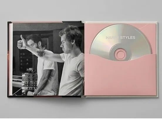 CD Harry Styles - HS1 (2017) - casebook
