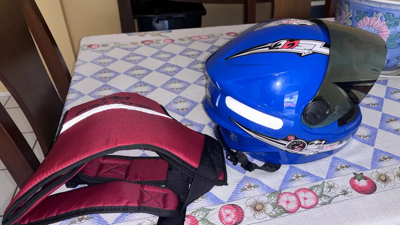 Capacete infantil e colete  - Foto 2