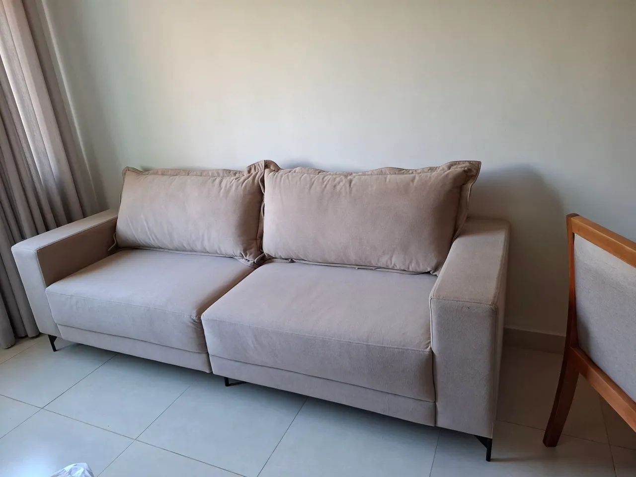 SOFÁ DOIS LUGARES SEMINOVO BEGE - Foto 4