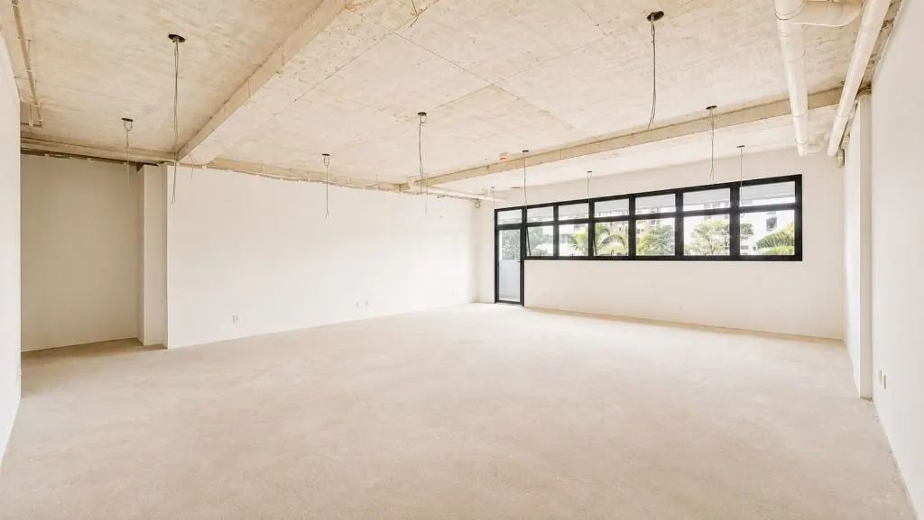 Sala comercial de 84,91 m² com 2 banheiros, varanda e vagas rotativas no Edifício Quadria  - Foto 4