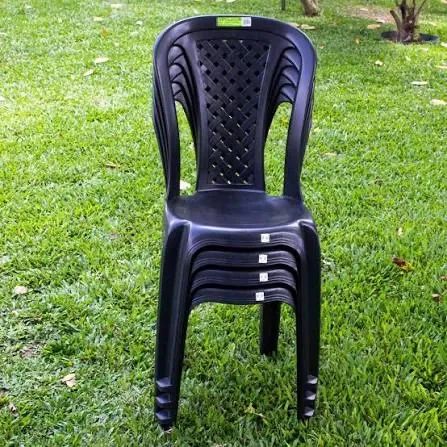 CADEIRAS DE PLÁSTICO 