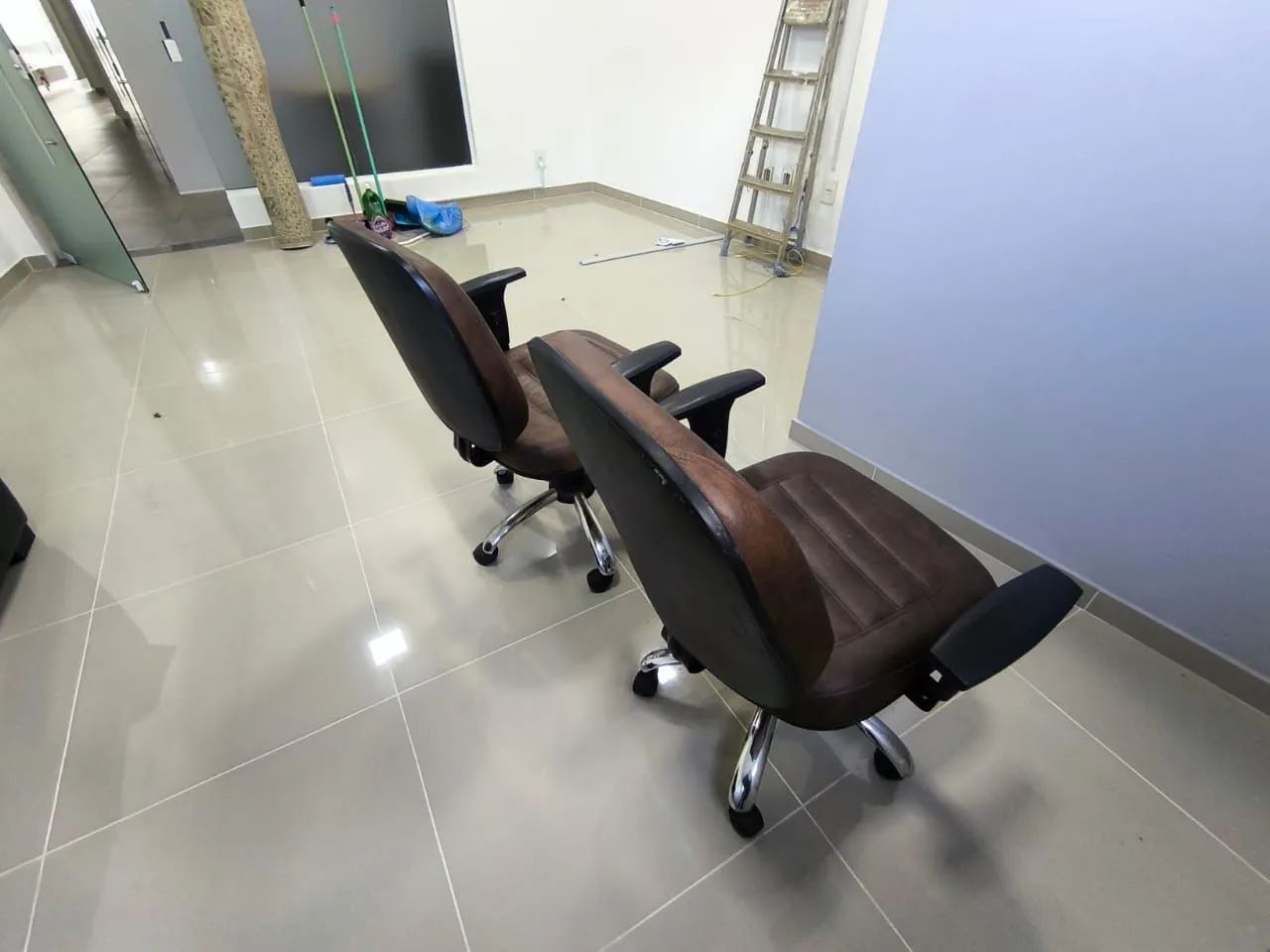 Cadeiras de escritório giratórias excelentes  - Foto 3