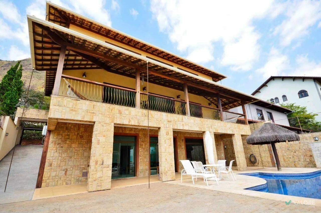 CASA RESIDENCIAL 4 SUÍTES - MANGABEIRAS