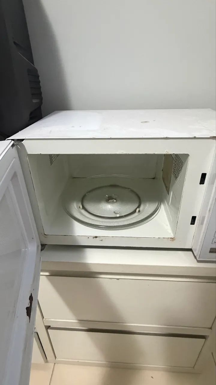 Vende-se microondas em perfeito estado! 127w Panasonic - Foto 2