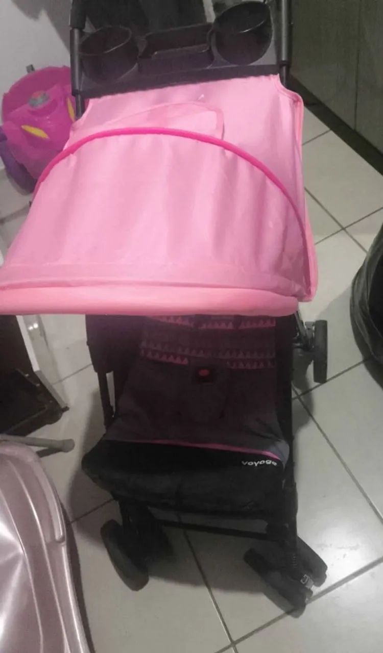 Carrinho de Bebê Voyage Rosa e Preto - Foto 4