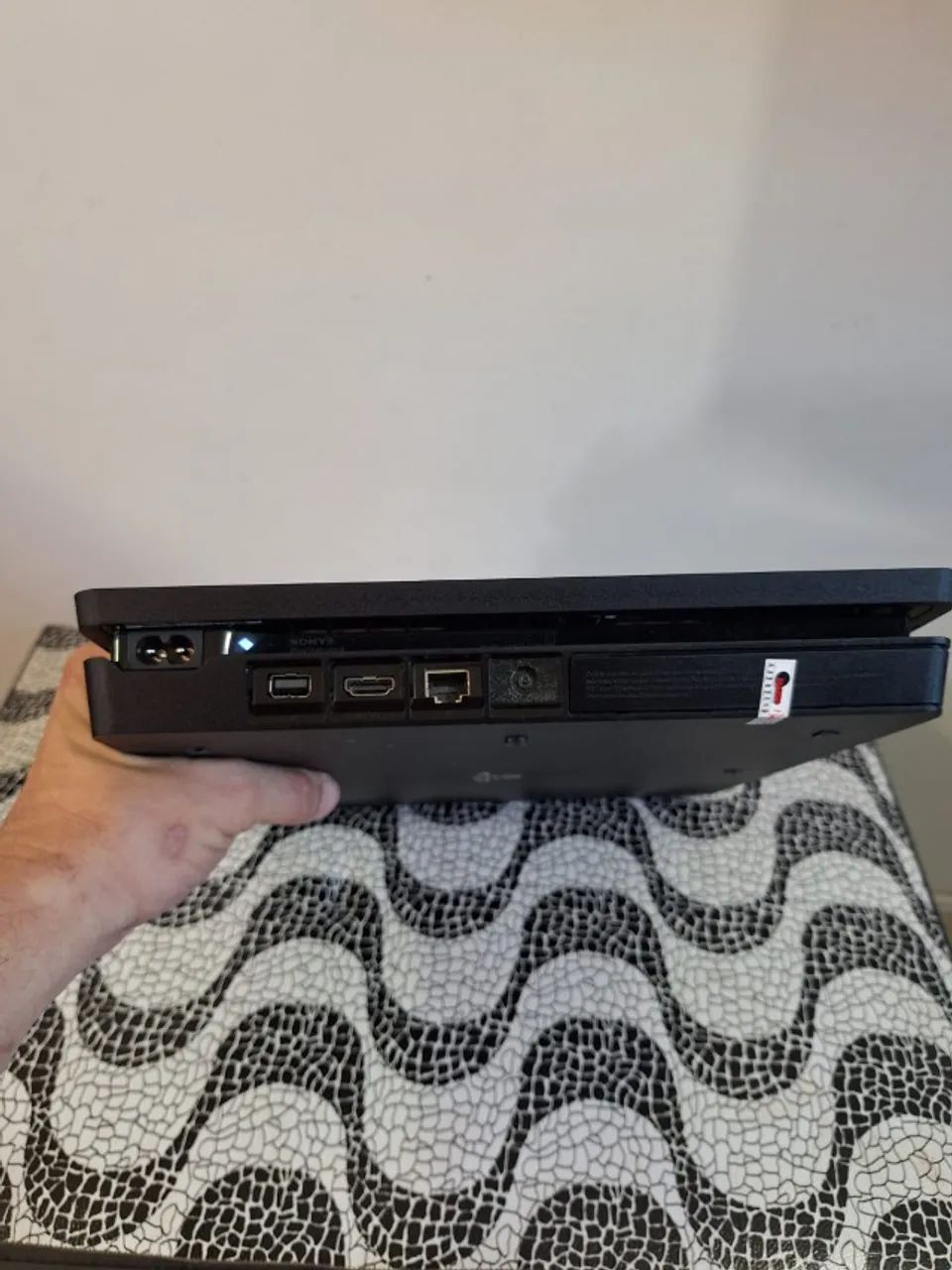 Playstation 4 Slim 1TB - 02 Controles - 06 Jogos TOP - Excelente - Foto 6