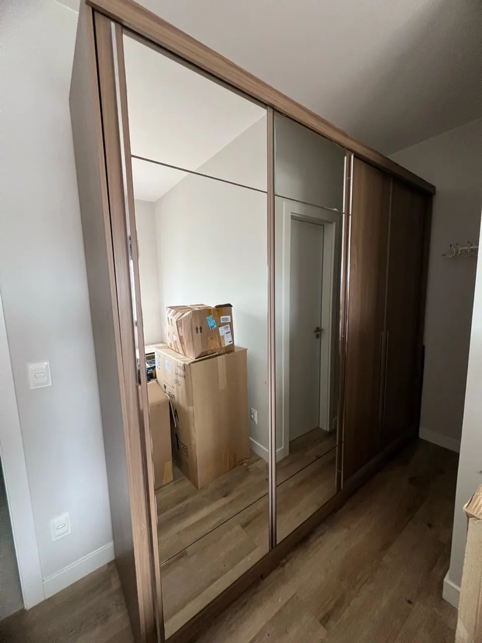 Guarda-roupa casal 2,65m com espelhos - Bem conservado - Foto 2
