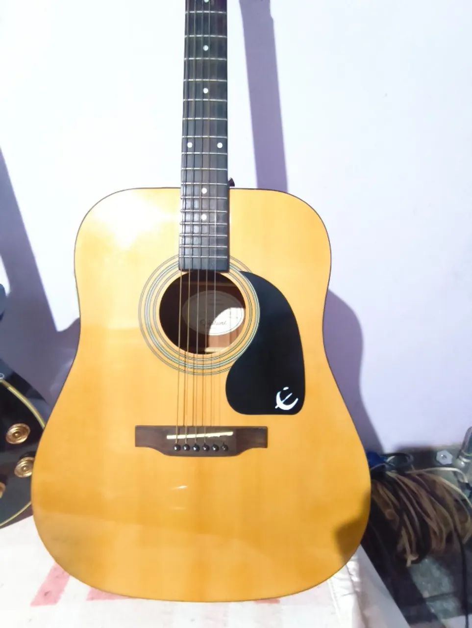Vilão e guitarra - Foto 2