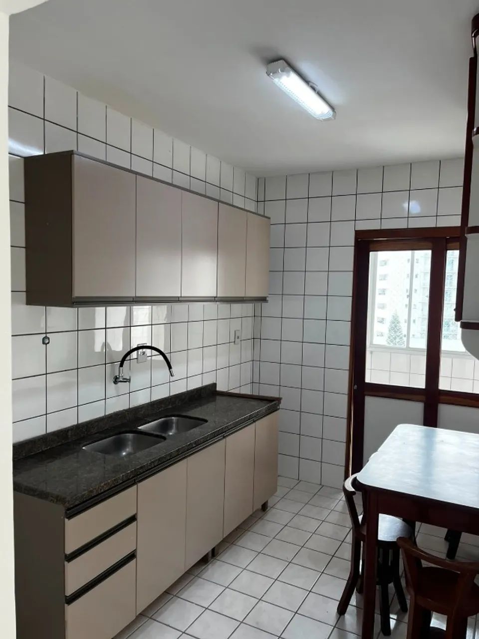 Apartamento dois quartos, próximo à Univali. Centro - Foto 2