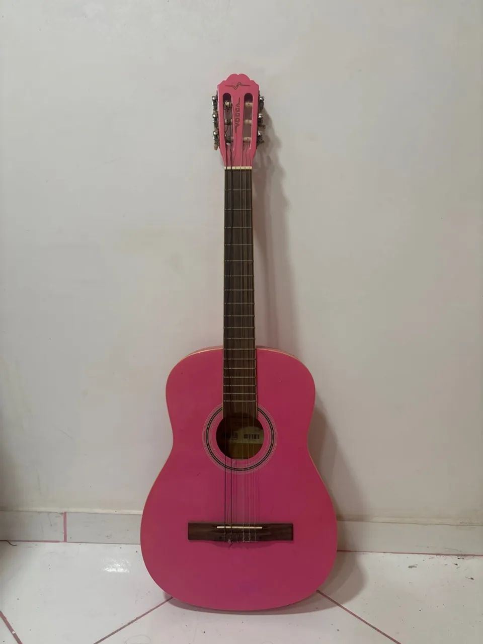 Violão rosa 