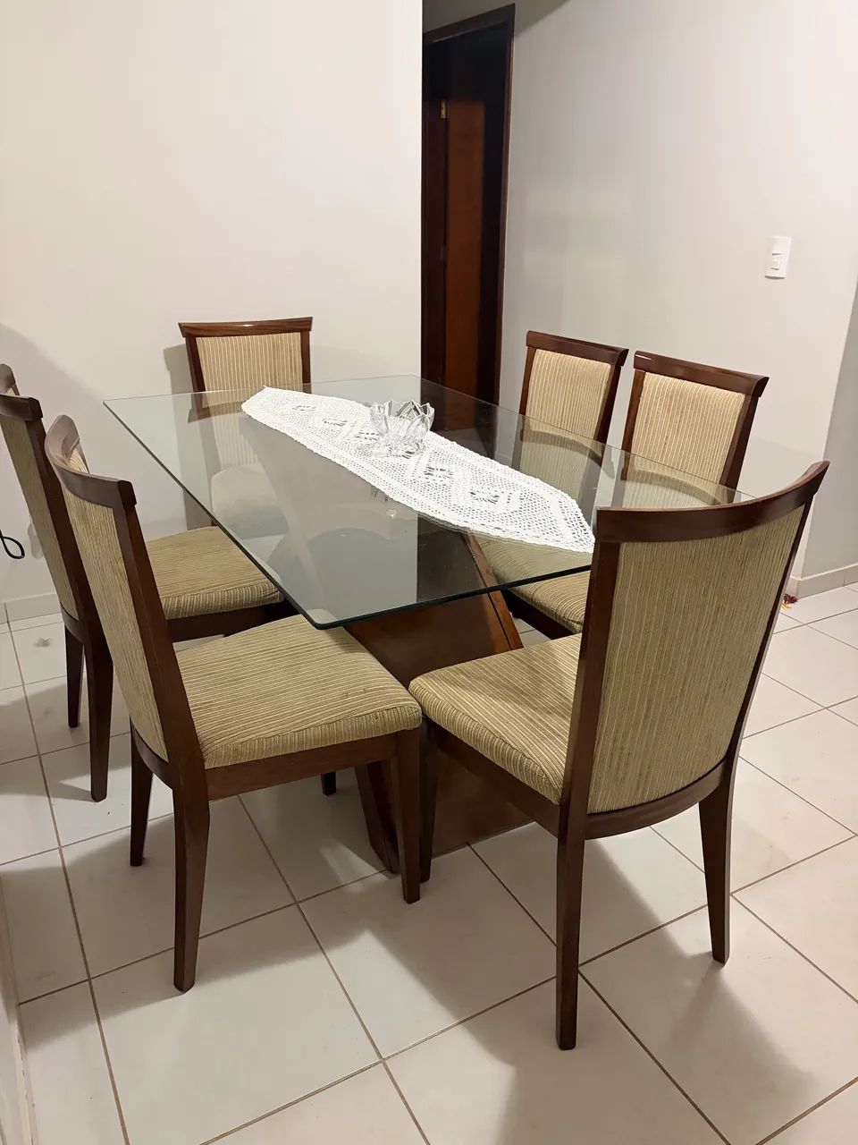 Mesa de Jantar de Vidro com 6 Cadeiras - Excelente Estado