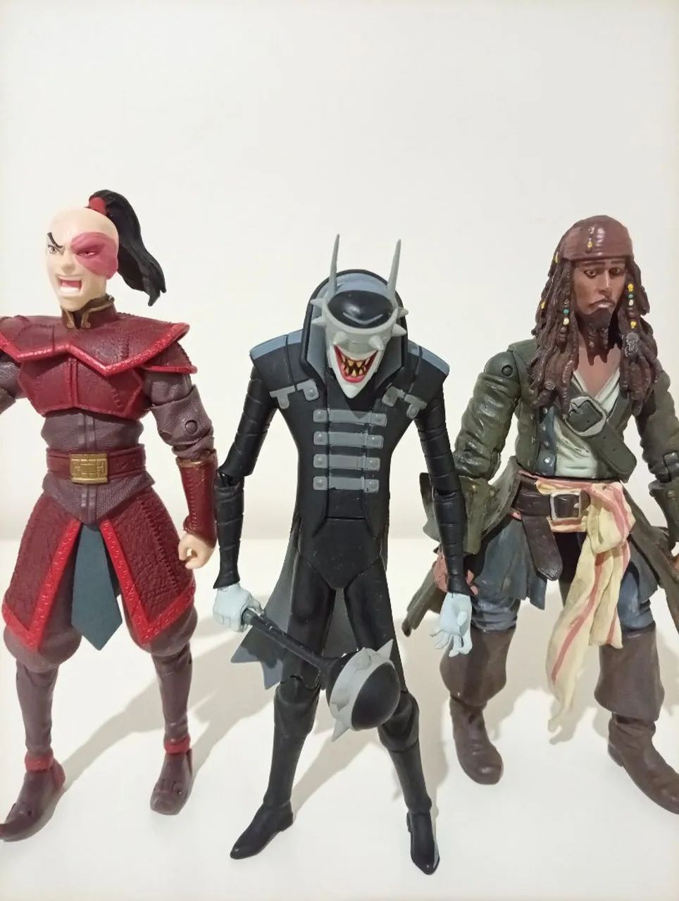 Combo Action Figures Originais: Zuko, Batman Que Ri e Capitão Jack Sparrow ? - Foto 3