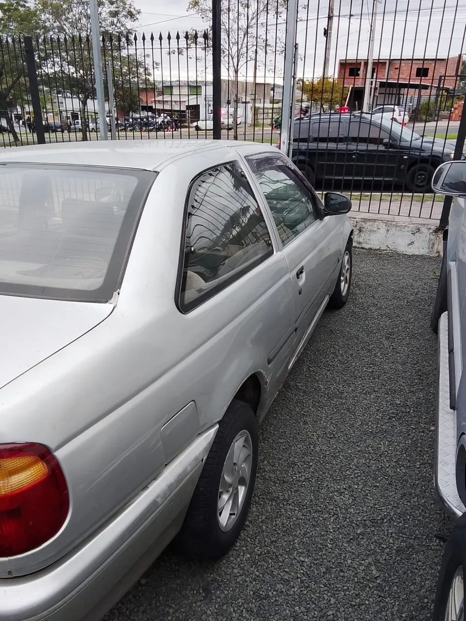 Volkswagen Logus 1.8 / CLI / CL (álcool) 1995