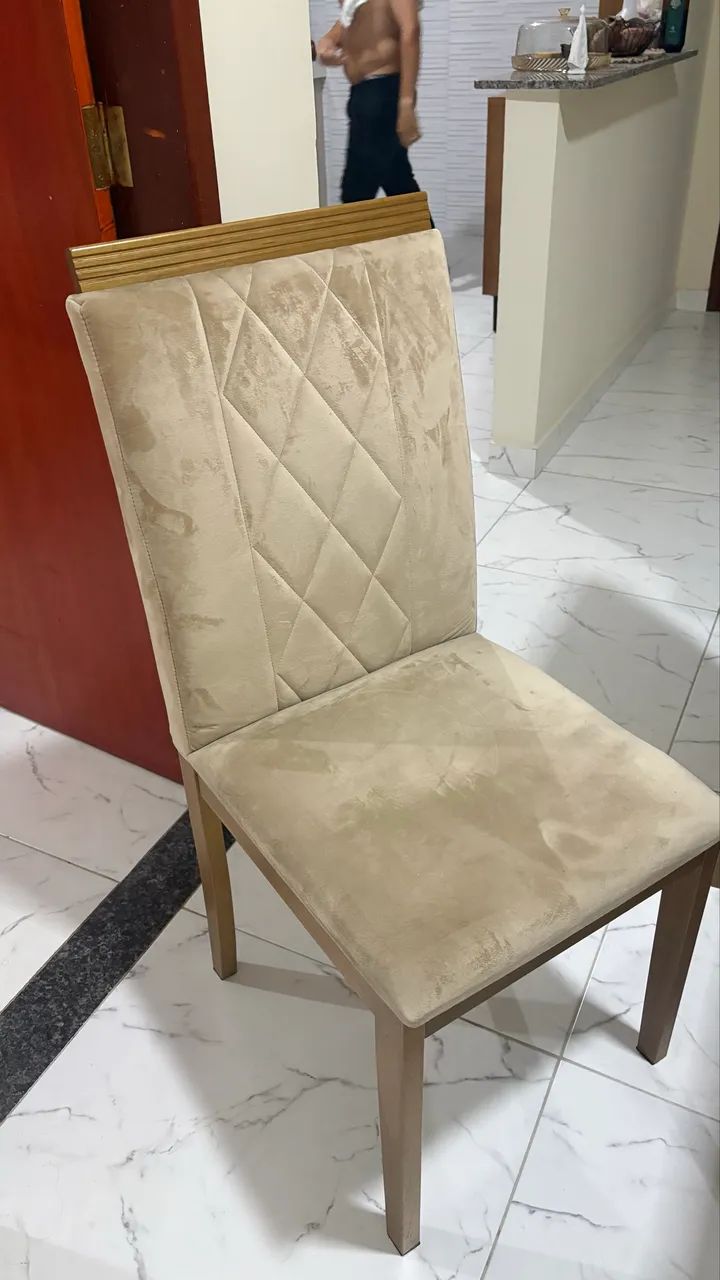 Mesa de madeira com 6 cadeiras  - Foto 4