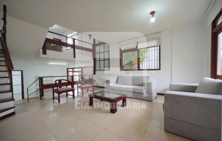 Casa com 4 dormitórios no Itacorubi