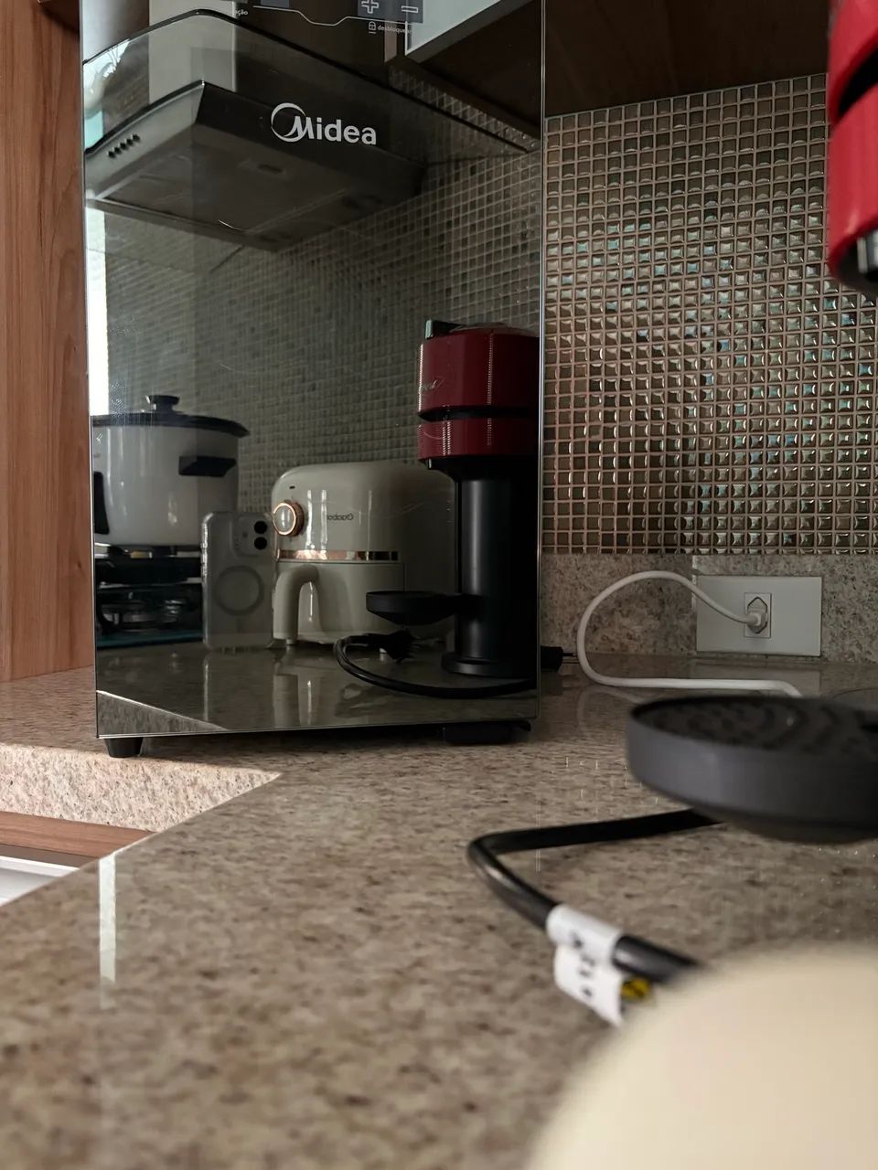Adega MIDEA BIVOLT espelhada linda nova e na caixa 