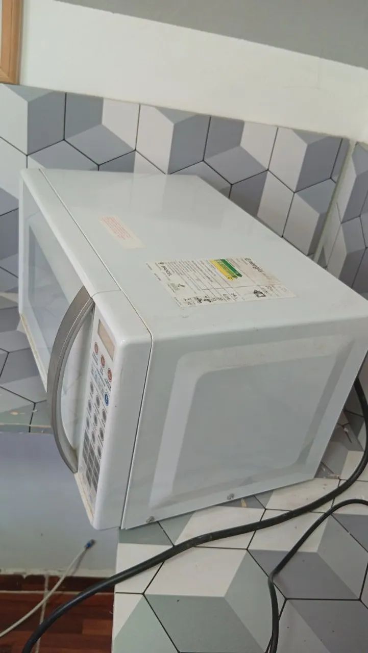 Vendo Microondas Eletrolux de 20L - Foto 4
