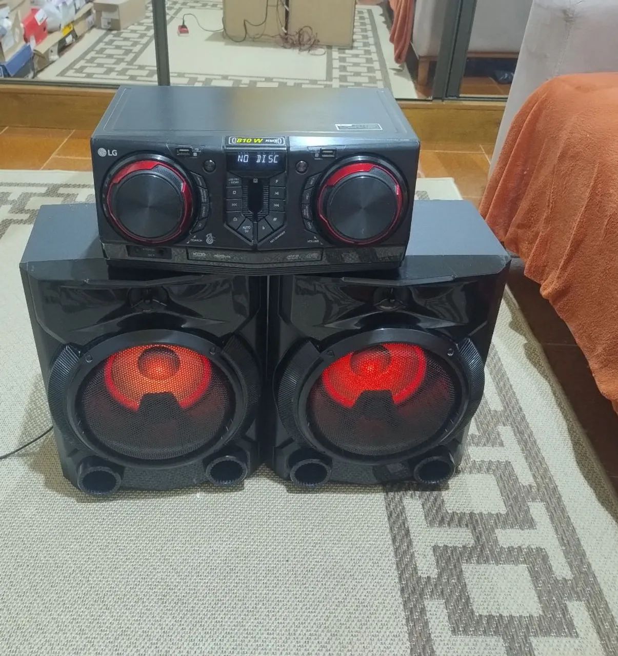 Vendo um som e uma televisão de 50 polegada 