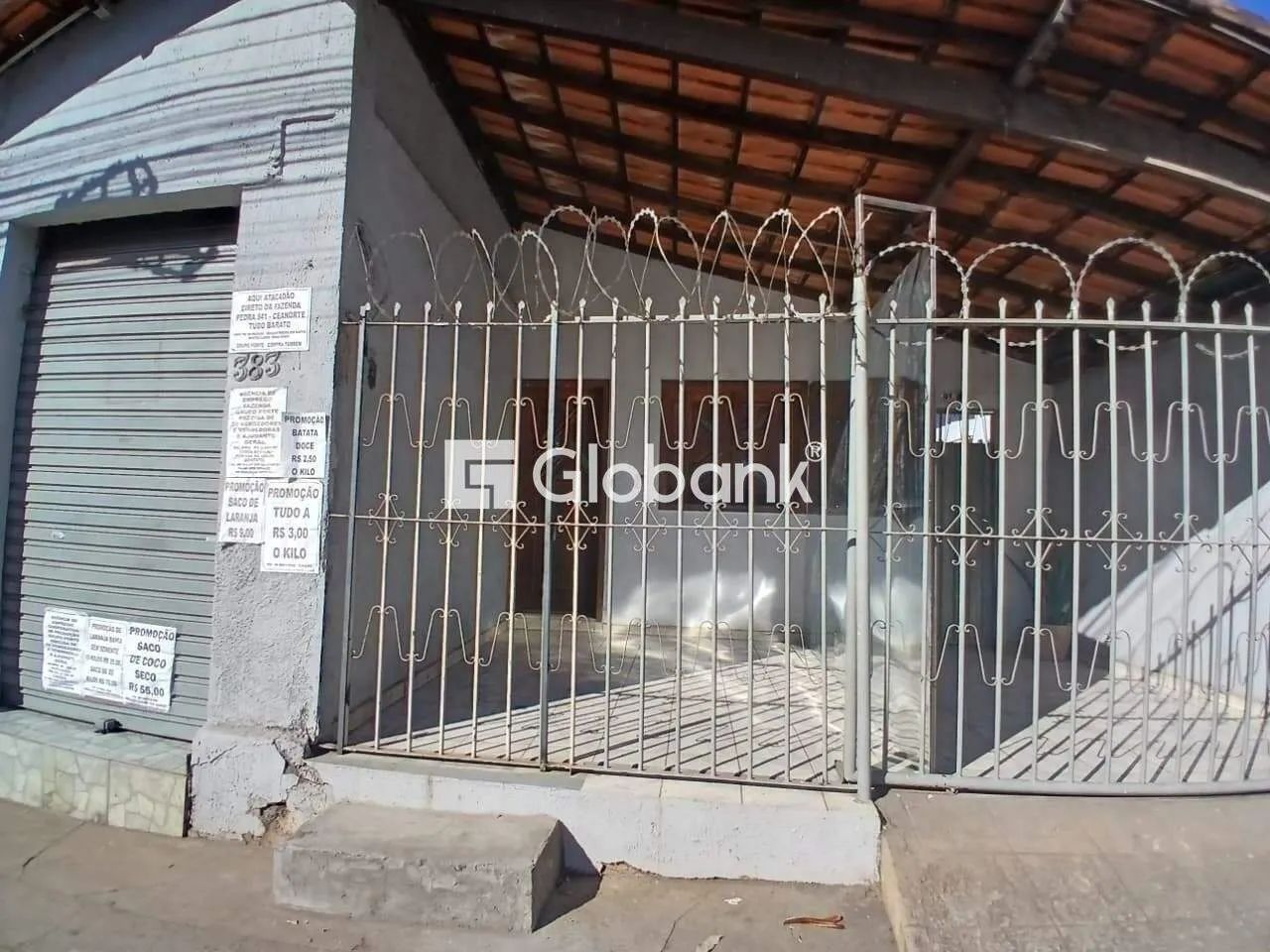 Ponto comercial com 1 banheiro e 50m², no Centro.