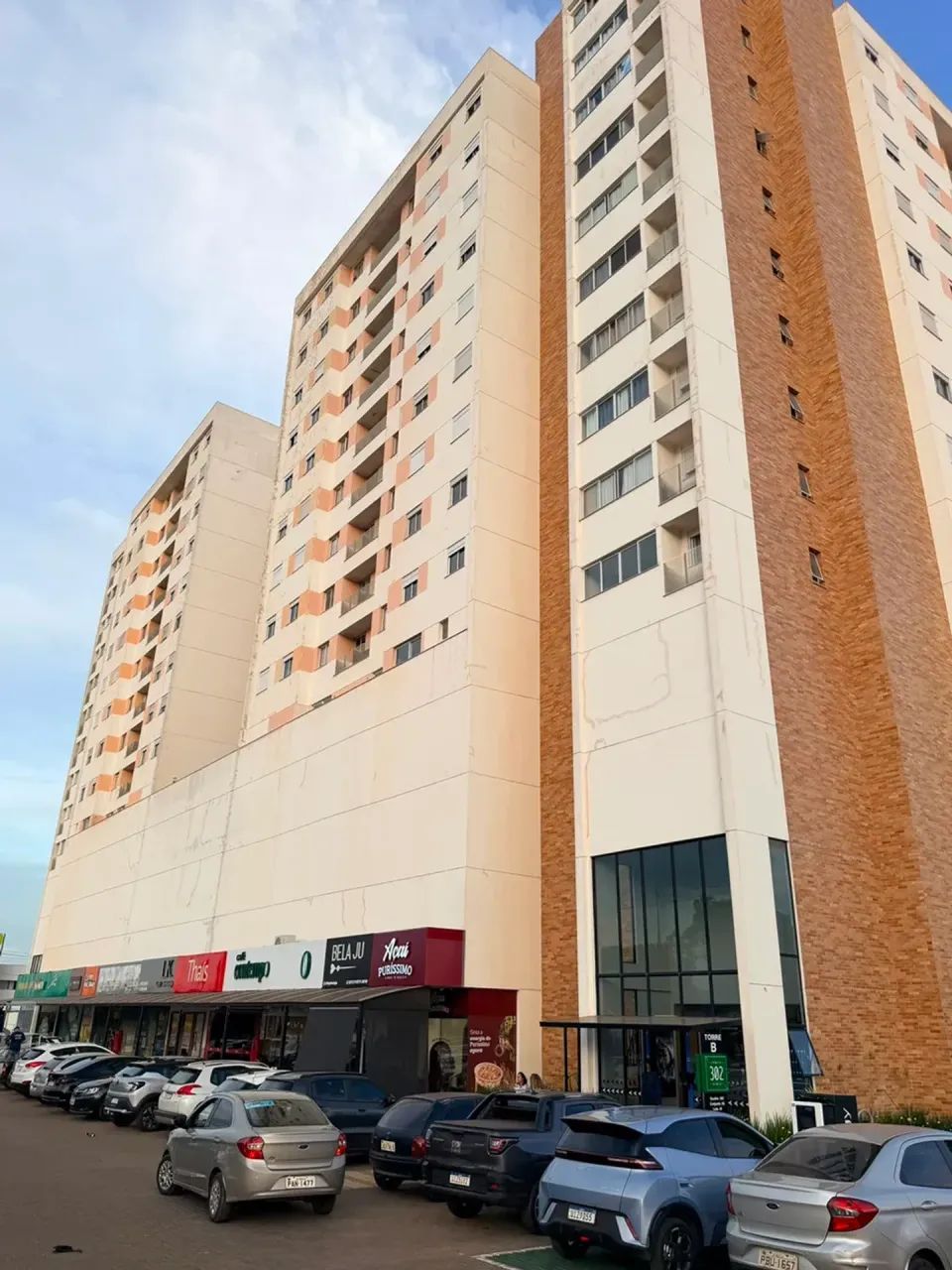 LINDO 2 QUARTOS COM SUÍTE NA 302 DE SAMAMBAIA SUL .