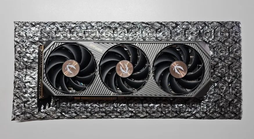 Placa De Video Zotac RTX 5080 Solid Core Oc 16gb Gddr7 256bits - Foto 2